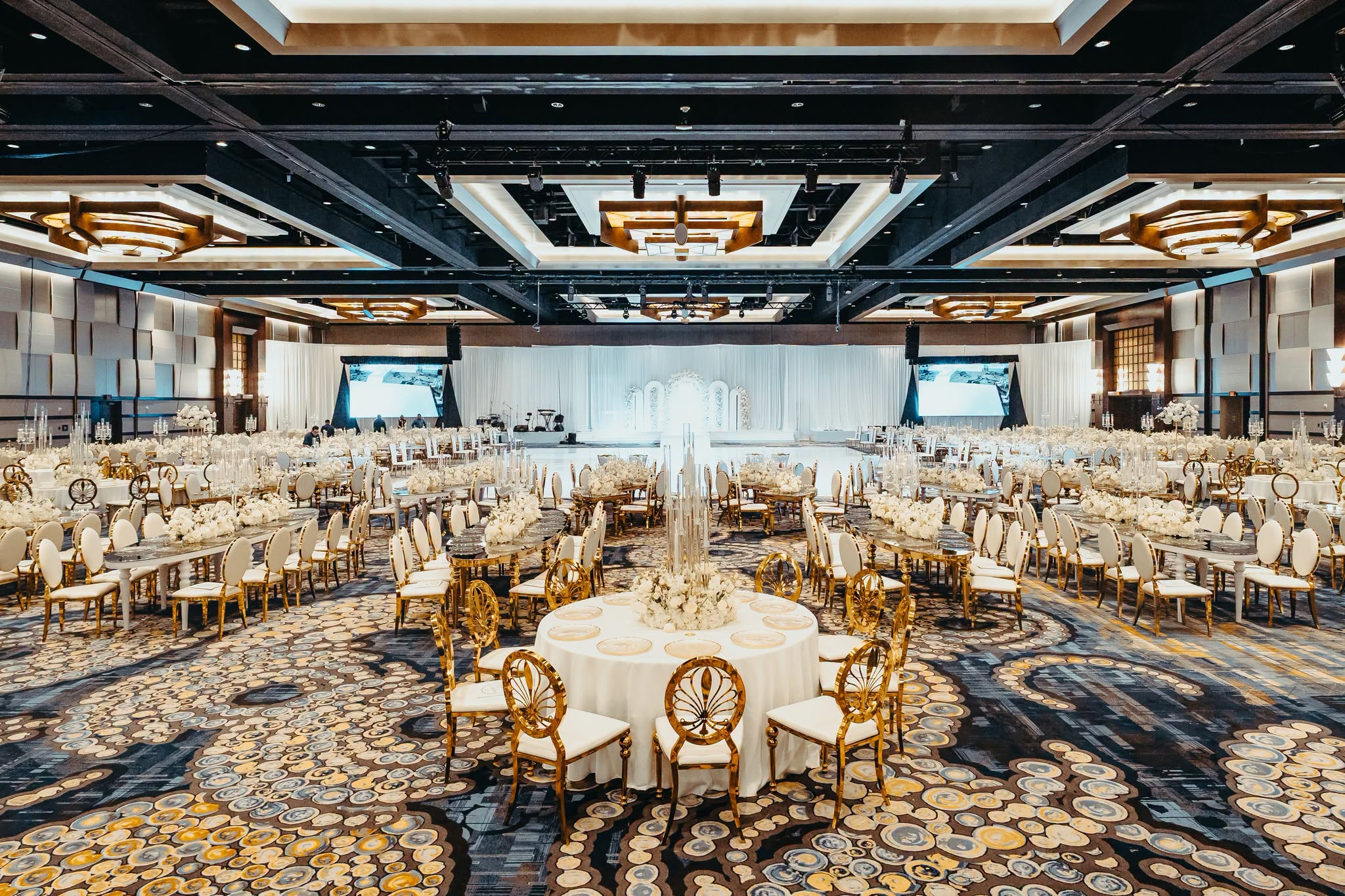 Premier Events & Decor luxury wedding tall centrepiece